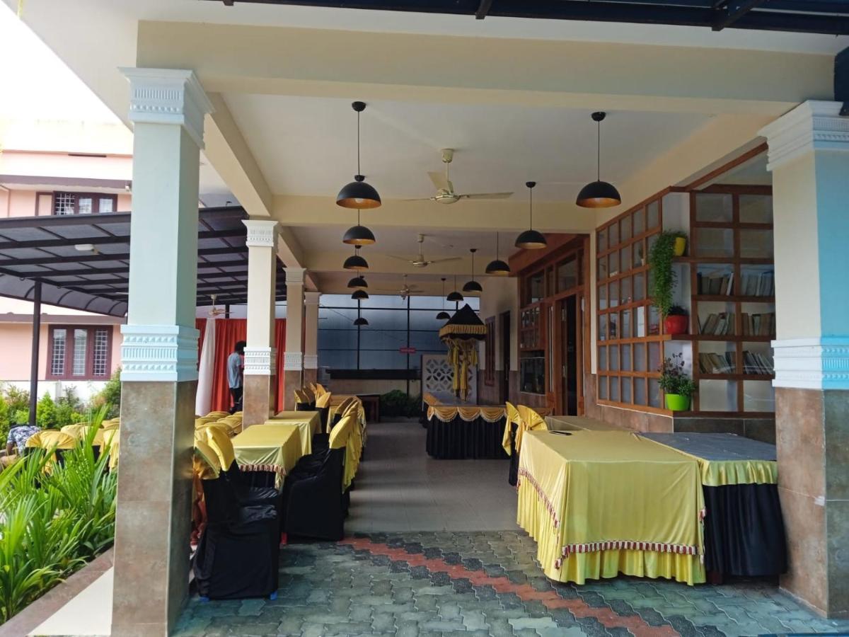 Meghdoot River Resort Kochi Luaran gambar